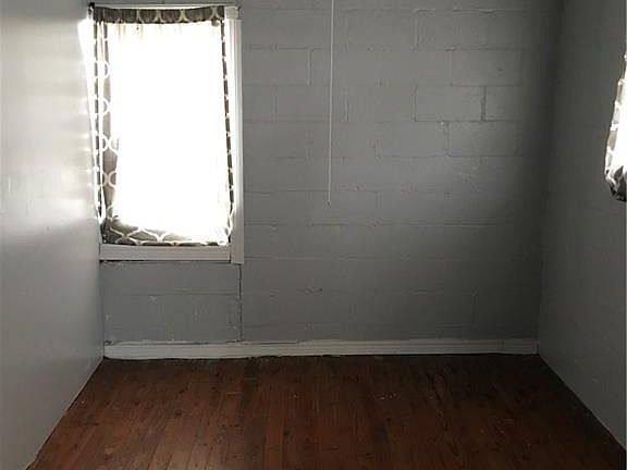 4th image of 1402 W Columbia St
