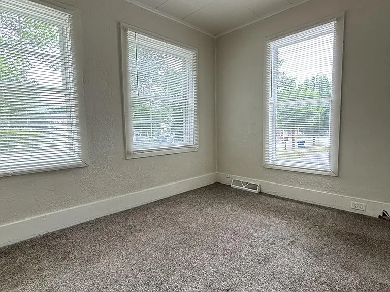417 N 1st Ave — Photo 5