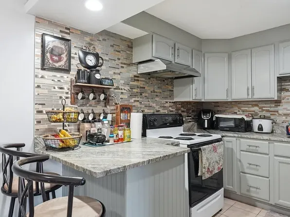 81 Colonel Bell Dr APT 9, Brockton, MA 02301