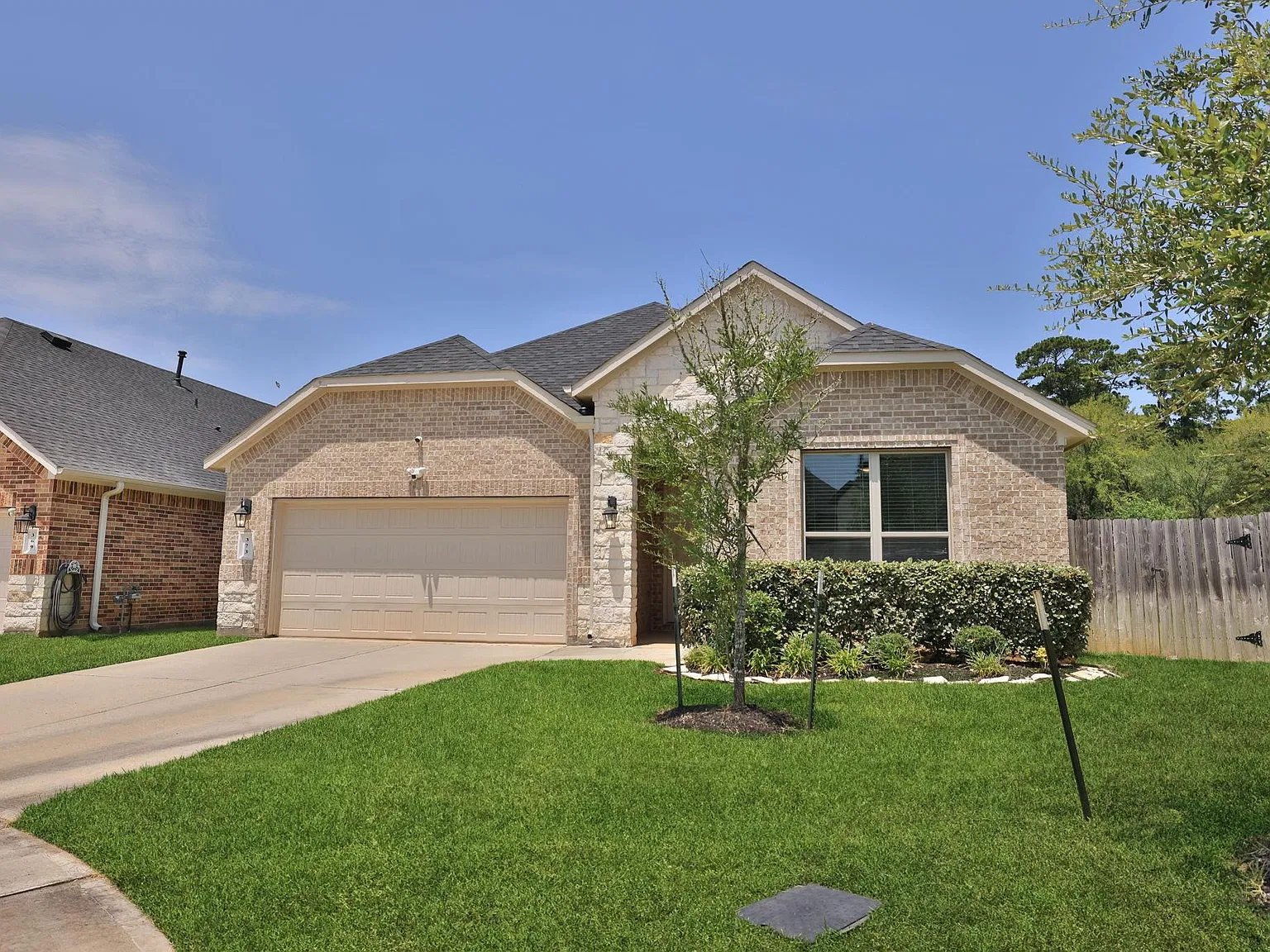 4 bed, 2.5 bath, 2243 sqft, $2,500 — Photo 2