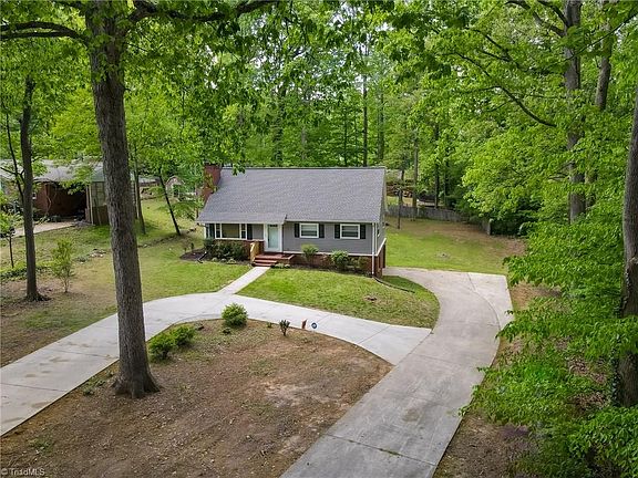 4th image of 521 Dogwood Cir