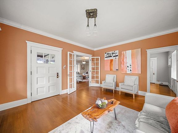 4th image of 109 W Sumner Ave