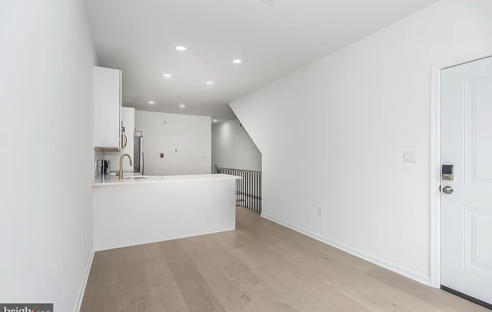 1644 N Marshall — Photo 4