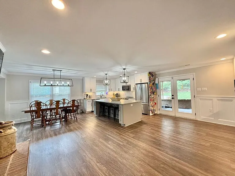 908 Plateau Ln — Photo 2