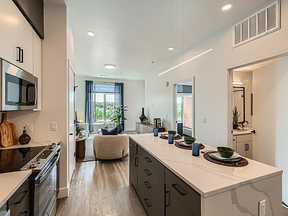 2nd image of 626 S Wahsatch Ave #202