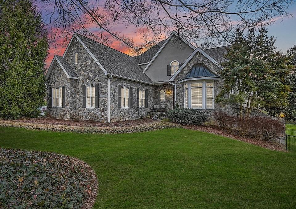 1st image of 7 Cox Farm Ct