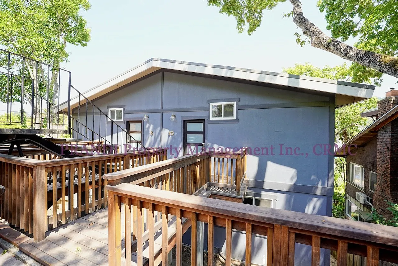 10 Jessup St photo 1