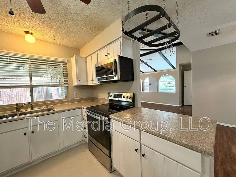 1506 Whiteoak Dr — Photo 8