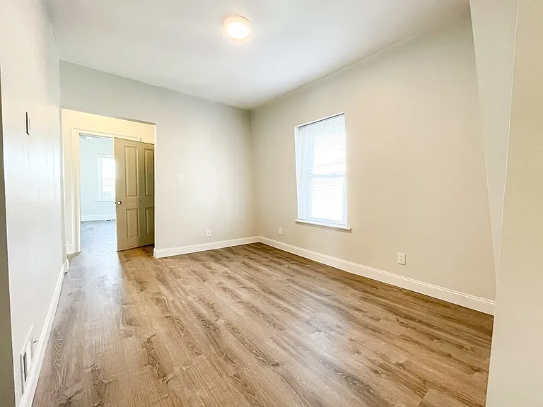30 Woodbine St #2 — Photo 3