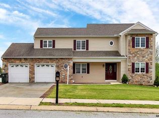 226 Overview Cir W, Red Lion, PA 17356
