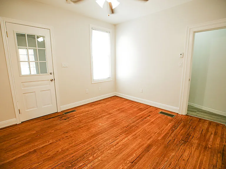 20 Montebello Pl #L2R6 — Photo 2