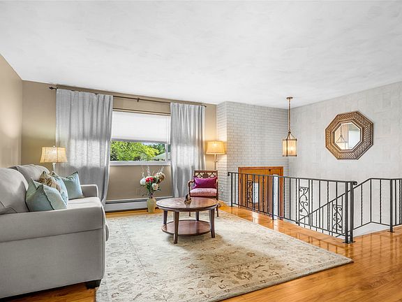 5th image of 323 Antoinette Dr