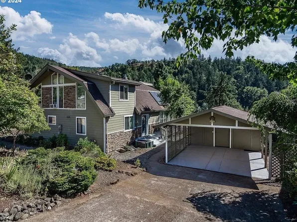 385 Chinkapin Ct, Roseburg, OR 97470