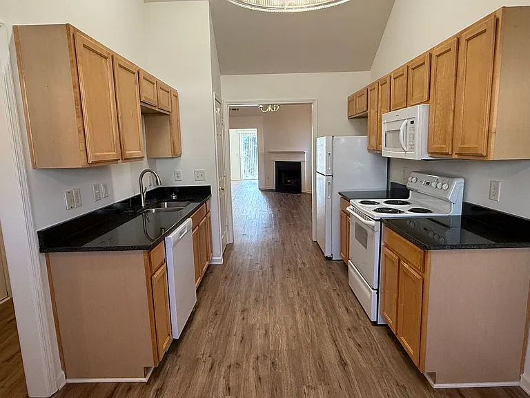 6319 Elliott Dr — Photo 3