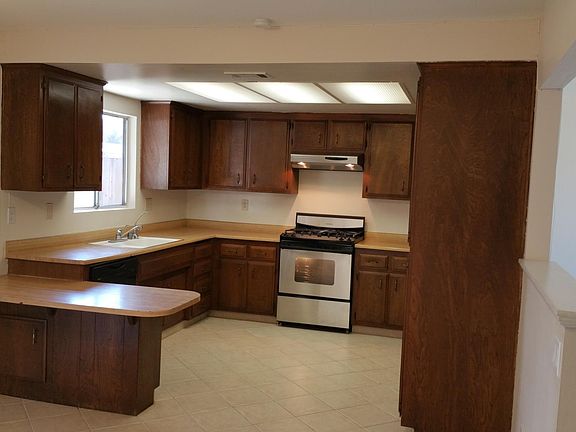 2nd image of 603 S Camino Los Banos