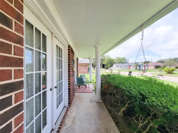8855 Casey Dr, Beaumont, TX 77707