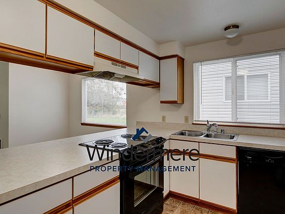3rd image of 106 S Main St #D-3