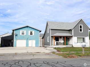 136 1st St, Sumas, WA 98295