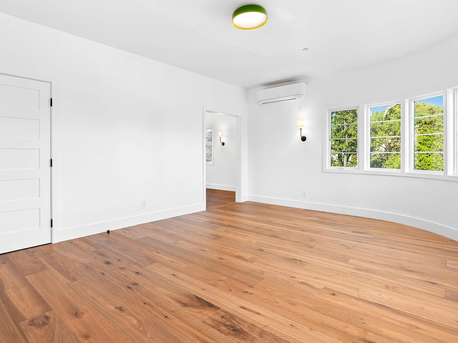 1 bed, 900 sqft, $5,000 — Photo 2