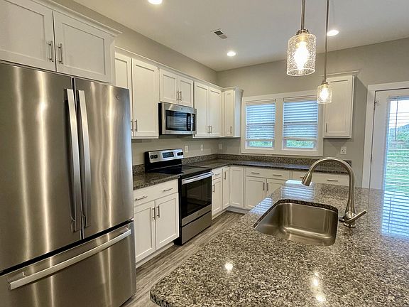 4th image of 93 Warwick Dr #1
