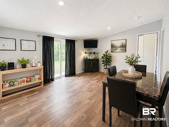 4th image of 18540 Aspen Cir