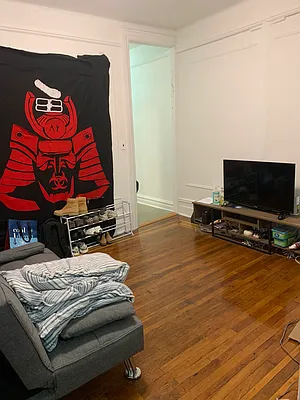 Rented by M.Grossman R.E. Management | media 9