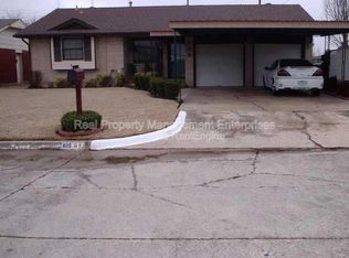805 SW 8th St, Moore, OK 73160