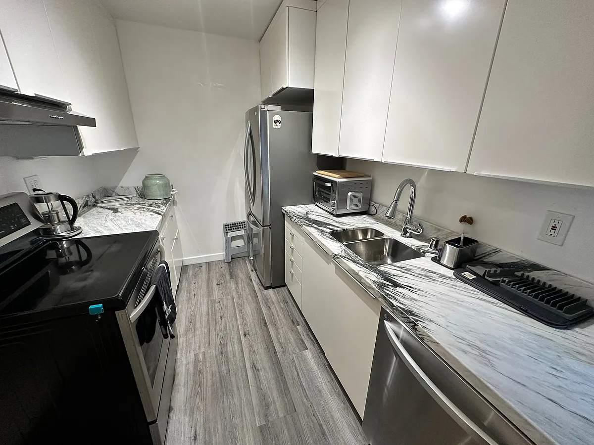 Building Photo - 5625 Sumner Way #5625