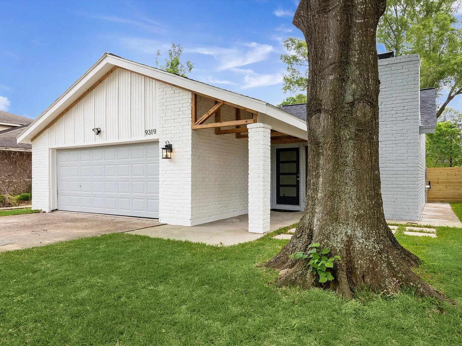 4 bed, 2.5 bath, 2030 sqft, $2,995 — Photo 4