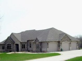 6084 N Eagle Crest Dr, Appleton, WI 54913