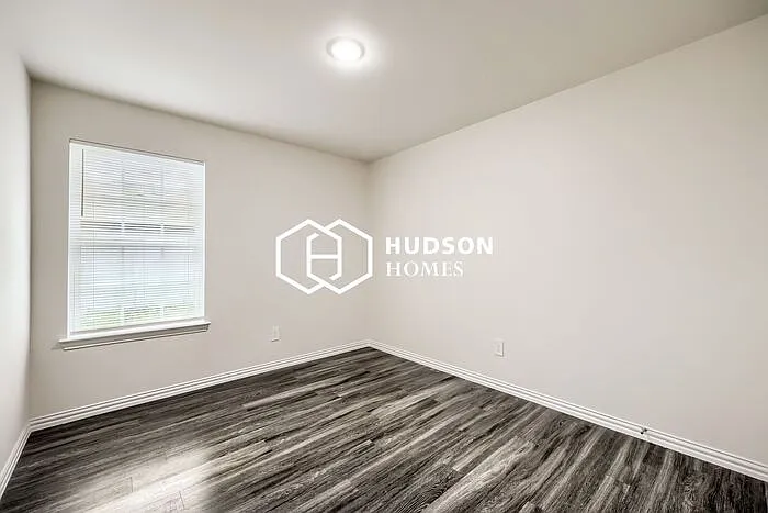821 Harbor Point Rd — Photo 10