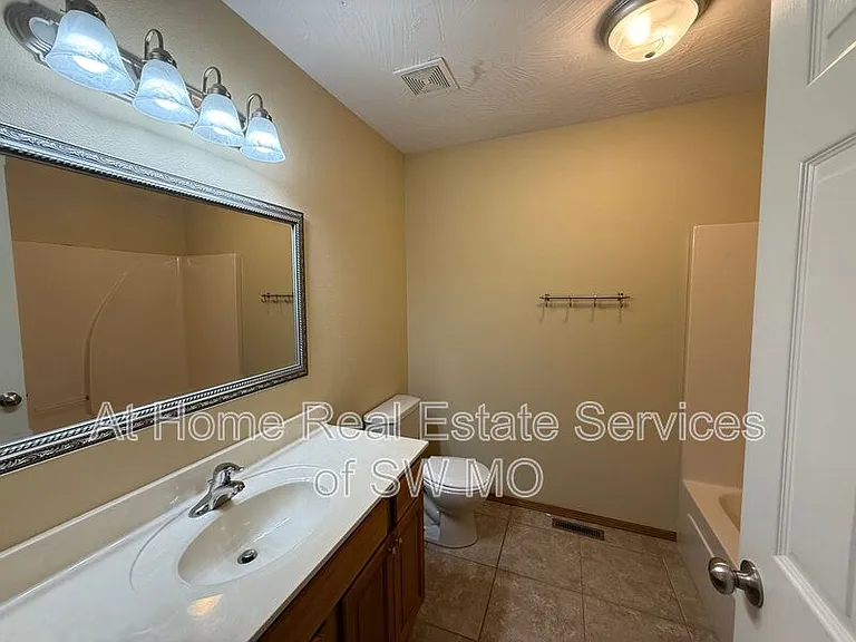 1082 Daisy Falls Dr — Photo 7