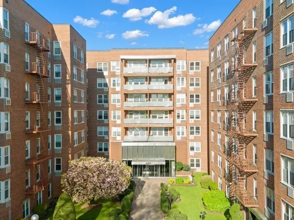 9201 Shore Road image 4 of 15