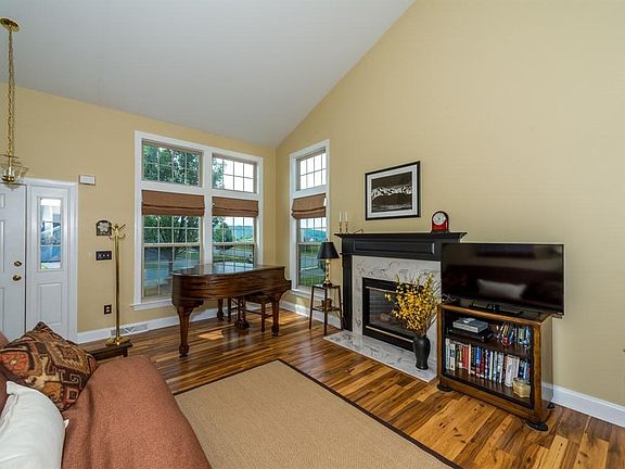 4th image of 441 Alexandria Ct