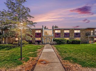 1320 Lore Ln #107B, Lombard, IL 60148