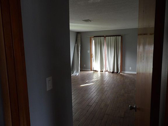 3rd image of 812 E 15th St #2