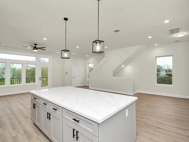 2107 Saint Charles St — Photo 17