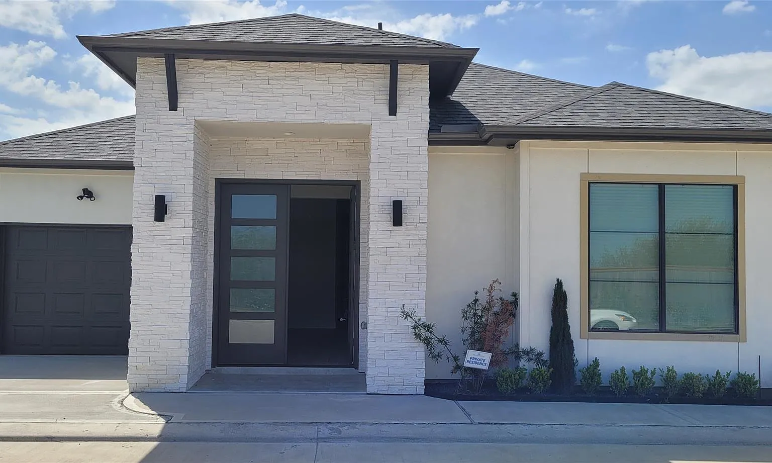 3 bed, 2.5 bath, 1850 sqft, $2,495 — Photo 1