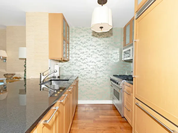 200 West End Avenue image 3 of 4