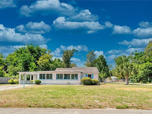 4th image of 228 Lucerne Dr