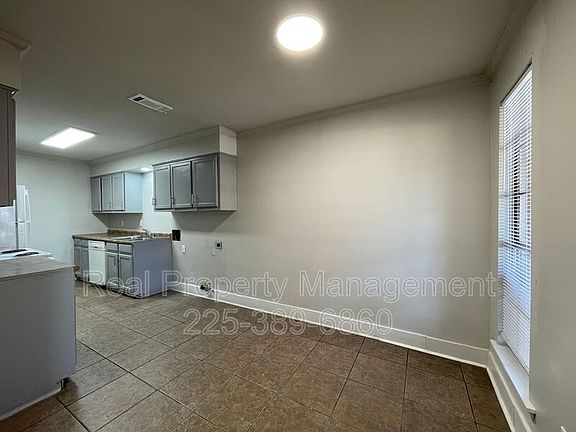 5th image of 12528 Warfield Ave