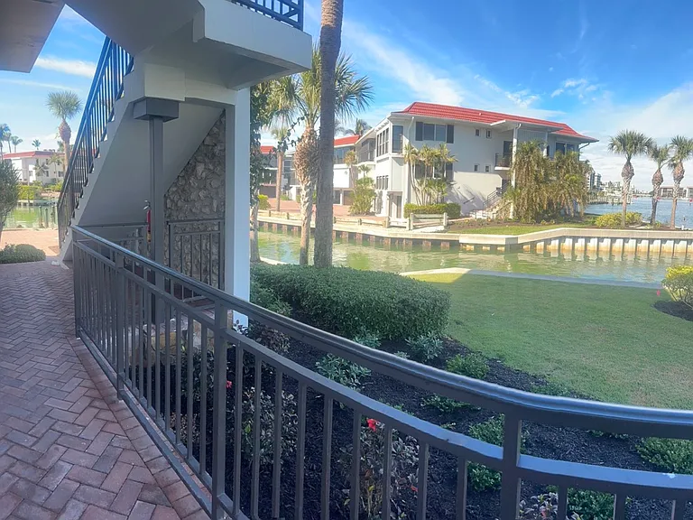 2226 Gulf Shore Blvd N #P3 — Photo 3