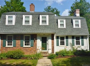 308 Quaker Ln N, West Hartford, CT 06119
