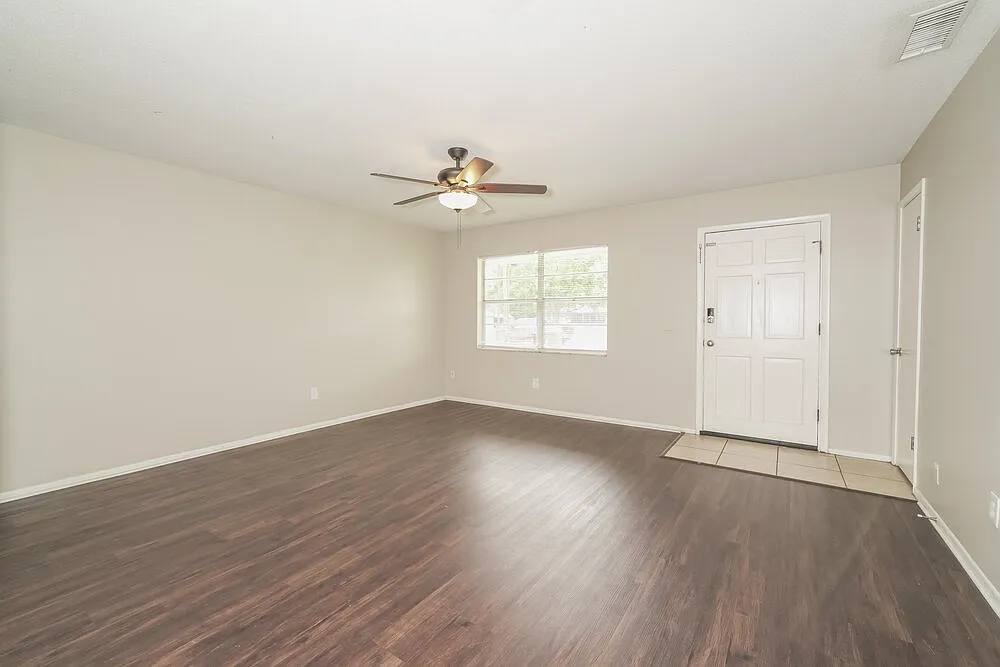 3 bed, 2.0 bath, 1050 sqft, $1,650 — Photo 4