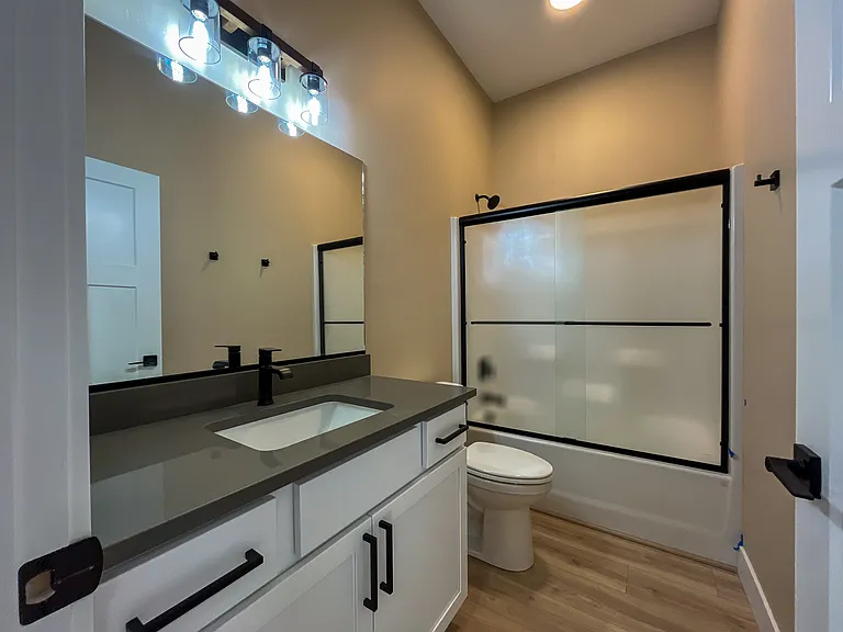 1220 W Spring Ln — Photo 6