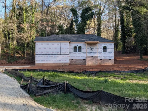 323 Oak St, York, SC 29745