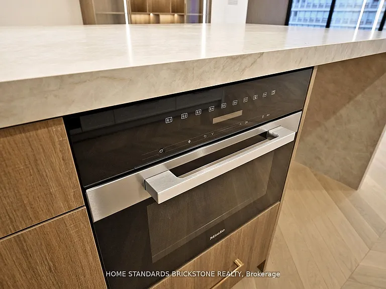 110 Bloor St W #1009 — Photo 15