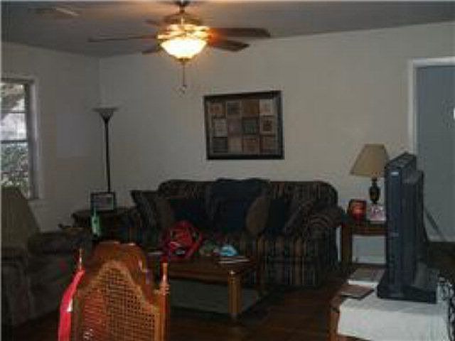 2nd image of 711 Hurst St