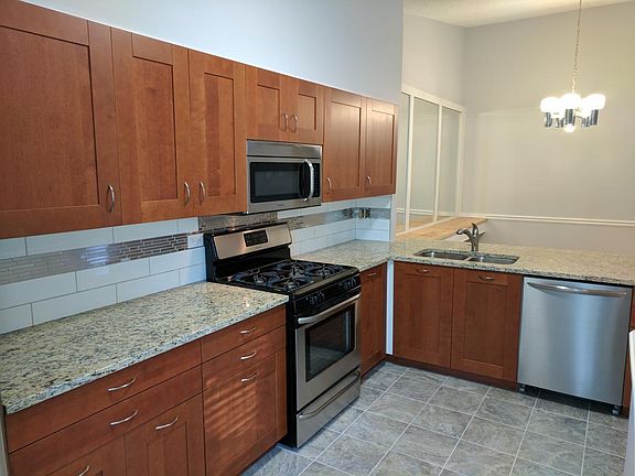 kitchen (17x10 ) with granite and stainless steel