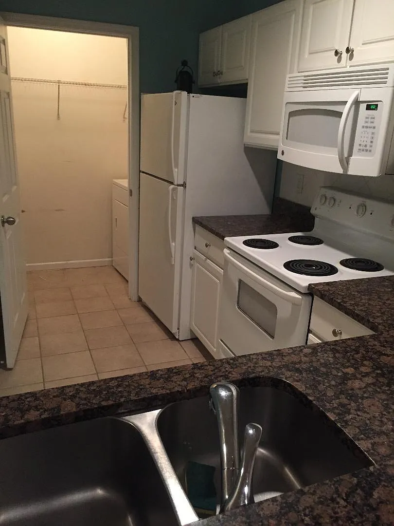 1107 Westchester Rdg NE — Photo 4